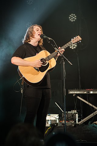How tall is Lewis Capaldi? Let's know about his height. 