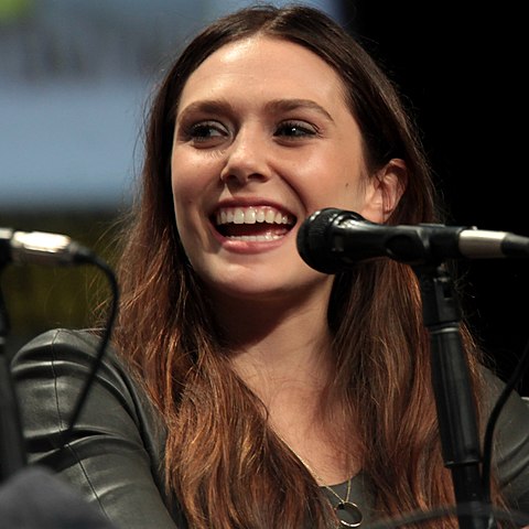 Is Elizabeth Olsen a Chainsmoker? Is she quit smoking in 2022? 