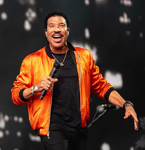 Is Lionel Richie Gay? Let's know about his sexuality. 