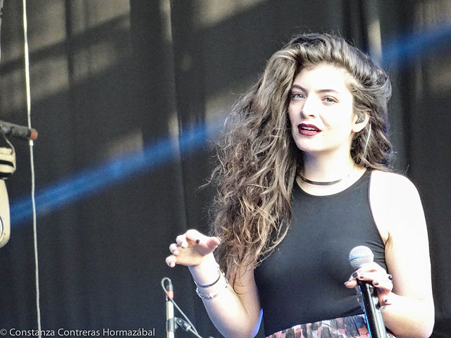 How wealthy is Lorde? Let's know about her present Net Worth. 