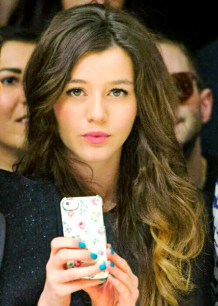 Here is an image of Eleanor Calder who is Louis Tomlinson's present dating partner. 