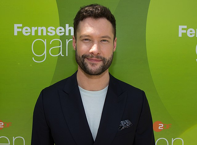 Who's Calum Scott boyfriend and dating partner? Is he dating anyone? 