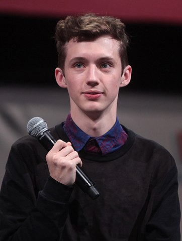 How Tall is Troye Sivan? What's his height? 