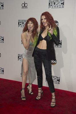 Bella Thorne's Height and Weight? How tall is she? 