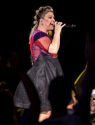 How did Kelly Clarkson Gain Weight? 