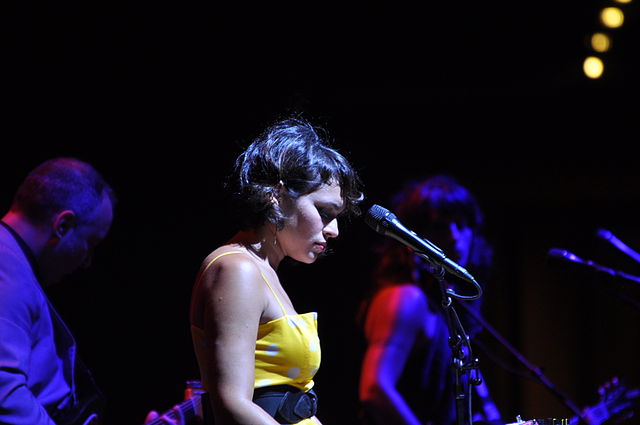 A close look at Norah Jones’ Age, Height, Husband, Kids, Parents, and Sexuality. 