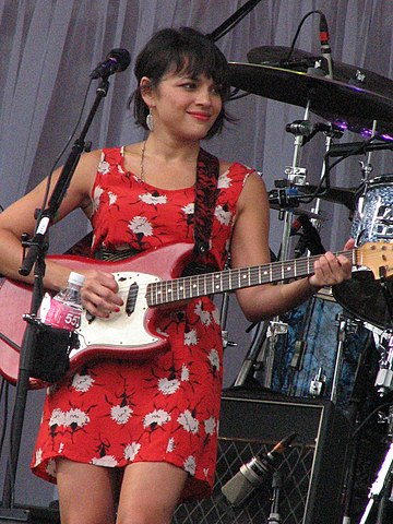 What is Norah Jones’ Ethnic Background? Is she black or white? 