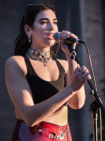 Who Is Dua Lipa Dating In 2022? Is she single or dating anyone? 