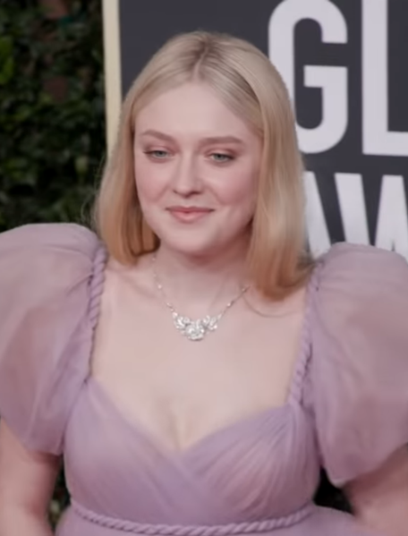 How Old Is Dakota Fanning? And How much net worth does she have? 