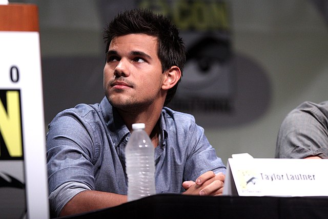 Is Taylor Lautner Gay? What is his Sexual orientation? 