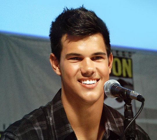 Who's Taylor Lautner's present Girlfriend? Let's know about his dating partner. 